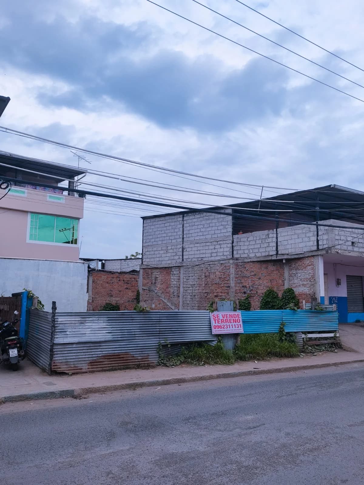 Venta de terreno en Manta de 110 M2 cerca de la Av 4 de noviembre